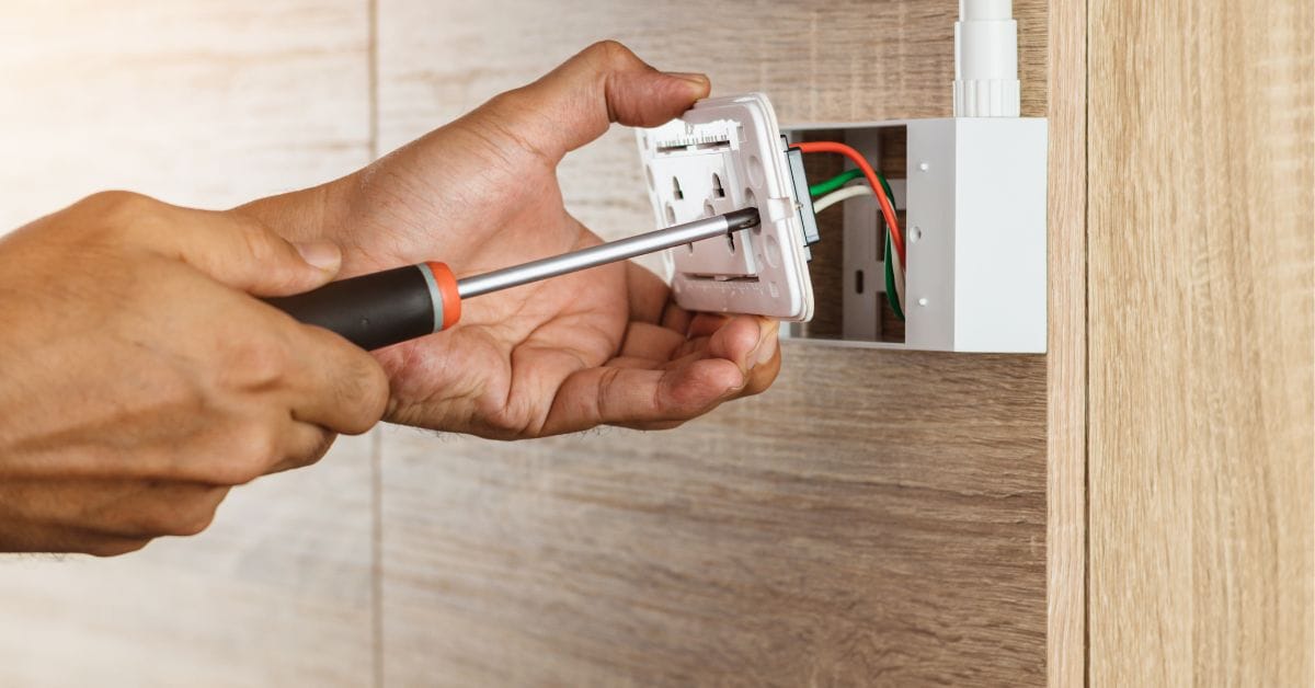 Installation de prise de courant : guide pratique et conformité