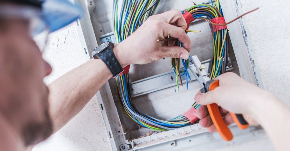 L’Installation électrique vétuste : risques, diagnostic et mise aux normes